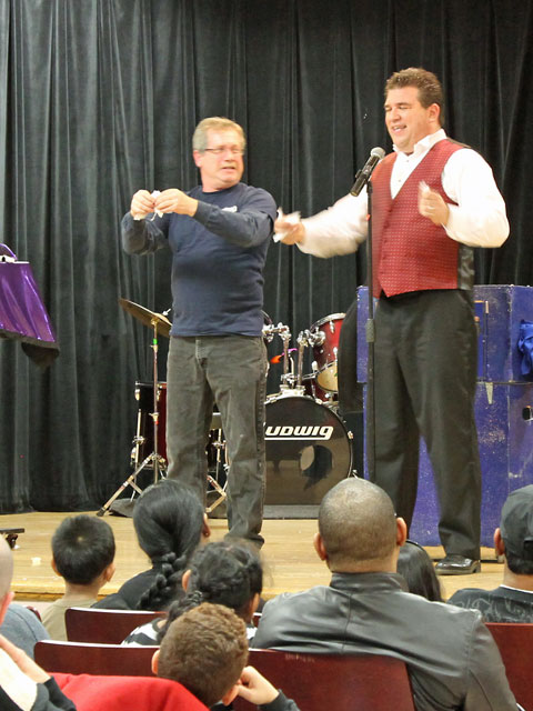 Scott the Magician at a resort with a audience volunteer.